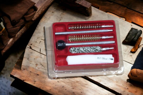 Universal pistol cleaning kit - Image 2